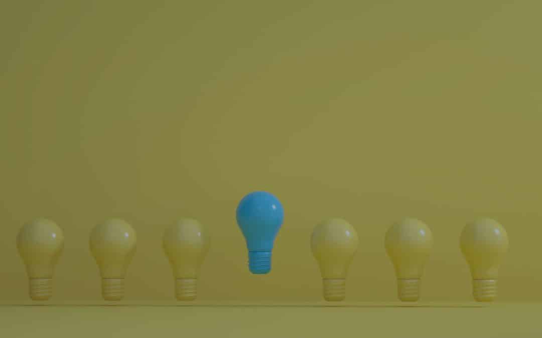 Lampadine blu e gialle accese